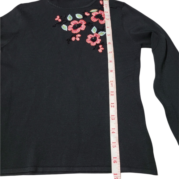 Medium Michelle Nicole beaded turtleneck sweater 220 - Picture 10 of 11